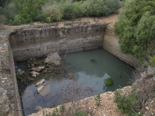 Lgn 030 Preignes : Batterie de l'aérodrome Béziers-Vias 9ebwvq