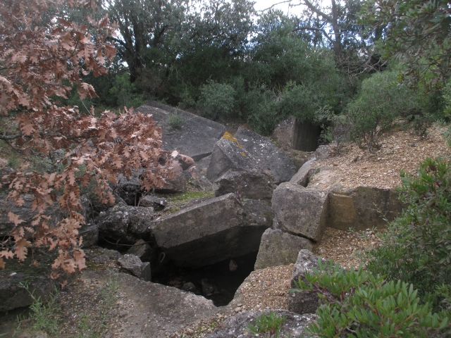 Lgn 030 Preignes : Batterie de l'aérodrome Béziers-Vias Yoi4uz